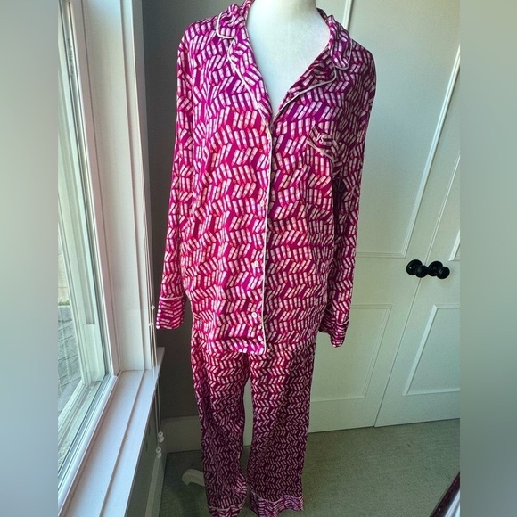RARE Victoria’s Secret Lipstick Silk Pajama Set Size Medium - Picture 1 of 8